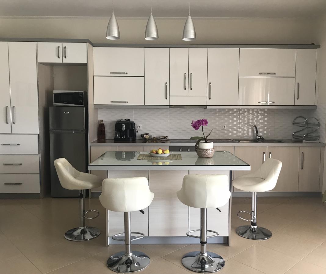 Central City Apartment Sarandë Esterno foto